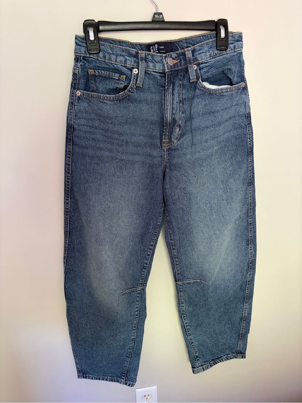 GAP Women’s Barrel Leg Medium Blue Relaxed Straight Jeans Size 26